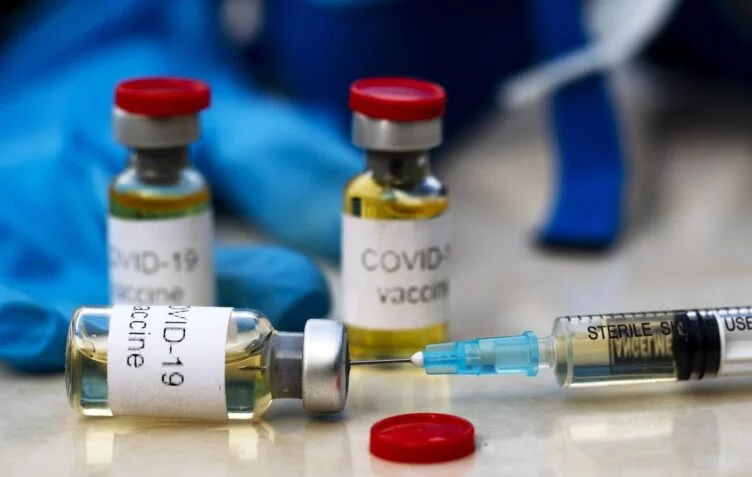 Изображение 1 для В Караганде девушку по ошибке привили двумя разными вакцинами и посоветовали «верить в светлое будущее»