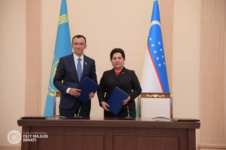 Изображение 1 для Делегация Казахстана во главе с Ашимбаевым прибыла в Ташкент