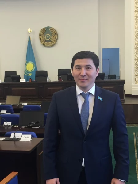 Изображение 1 для Экс-депутат Павлодарской области сдал мандат партии Nur Otan