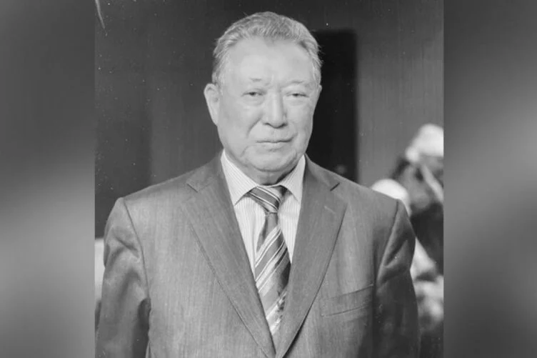 Изображение 1 для Умер отец Аскара Мамина