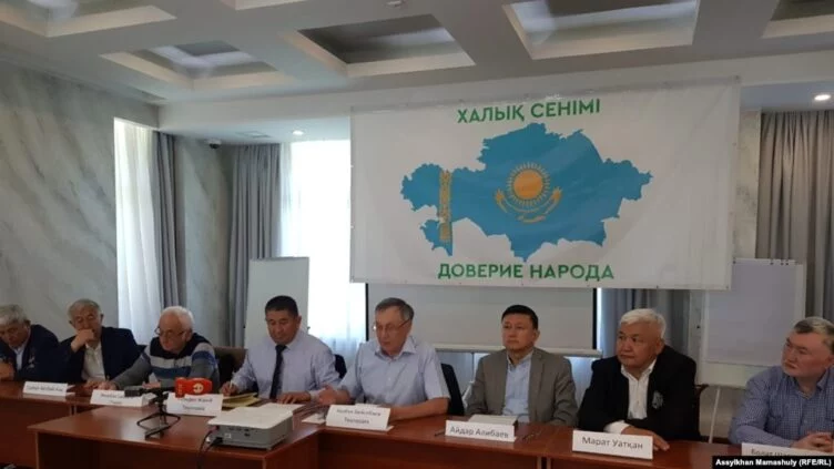 Политическую партию намерены создать Бейсебаев и Жакей - изображение 1