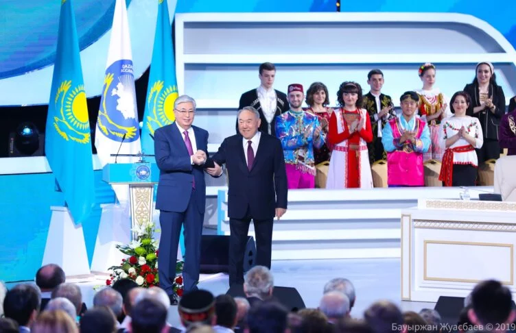 Изображение 1 для Елбасы передумал передавать Токаеву право возглавлять Ассамблею народа?