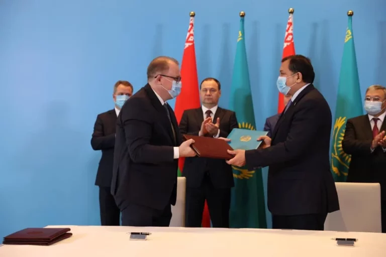 Казахстан Беларуси — нефть, Беларусь Казахстану — тракторы - изображение 1