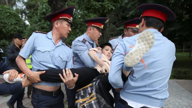 Изображение 1 для Языковая полиция появится в Казахстане: для грубых нарушителей введут профконтроль