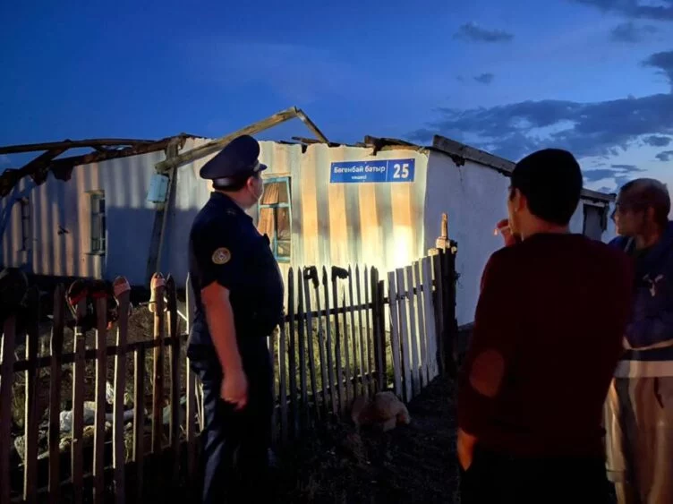 Изображение 1 для ЧС объявили в Степногорске после прошедшего урагана