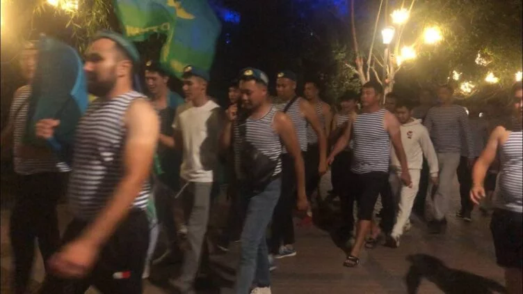 Десантников чуть не оштрафовали за пение в Нур-Султане - изображение 1