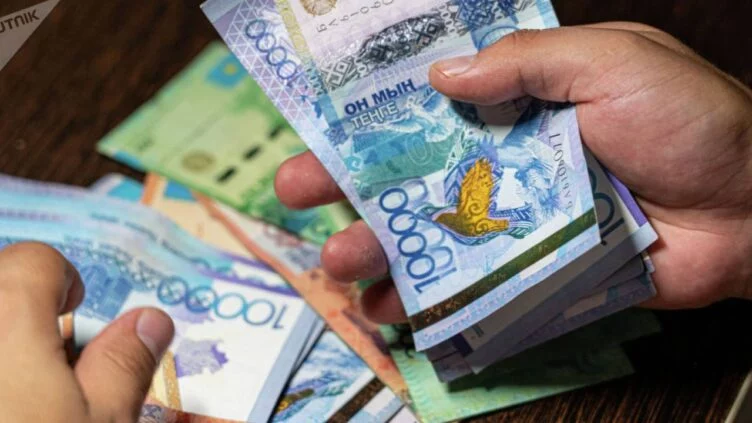 Изображение 3 для Из Казахстана денег за рубеж уходит в 3 раза больше, чем поступает