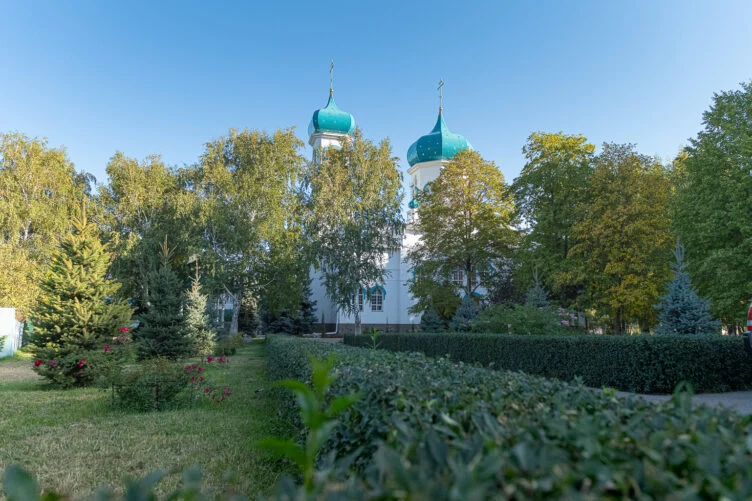 Изображение 3 для Под Алматы освятили вновь отстроенный Михайловский храм, сгоревший три года назад