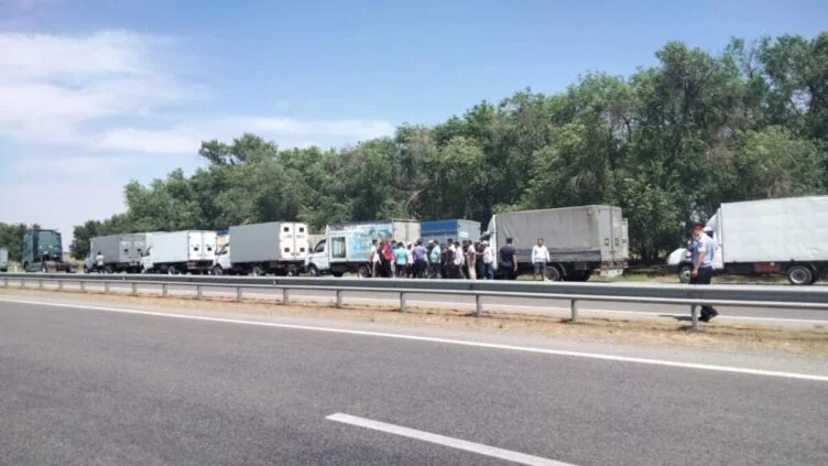 Изображение 1 для Водители Туркестанской области против платных дорог