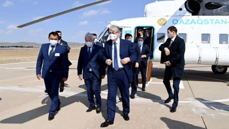 Изображение 1 для Токаев прибыл с рабочей поездкой в Жамбылскую область