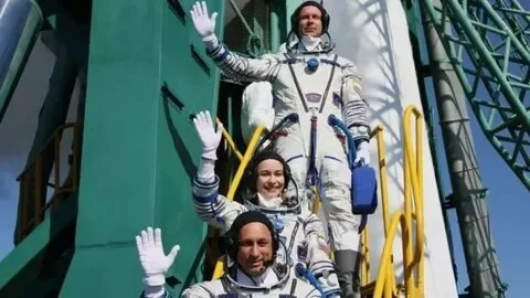Изображение 1 для С космодрома Байконур запущен в космос первый в мире "киноэкипаж "