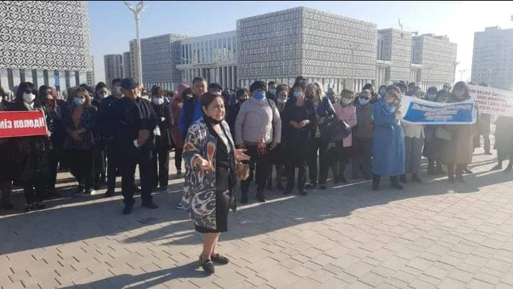 Изображение 1 для Түркістанда мұғалімдер митингке шықты