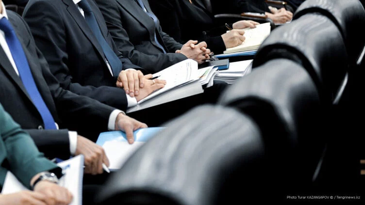 Изображение 1 для 335 млн ақшаны жымқырған 6 шенеунікке сот үкімі шықты