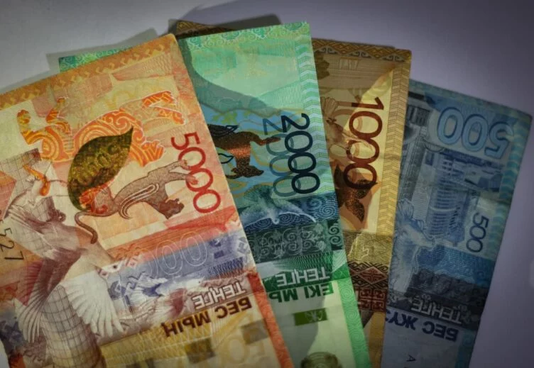 Изображение 1 для Тенге укрепляет позиции