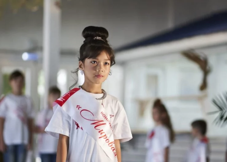 Изображение 1 для «Супермоделью мира-2021» стала восьмилетняя казахстанка из села