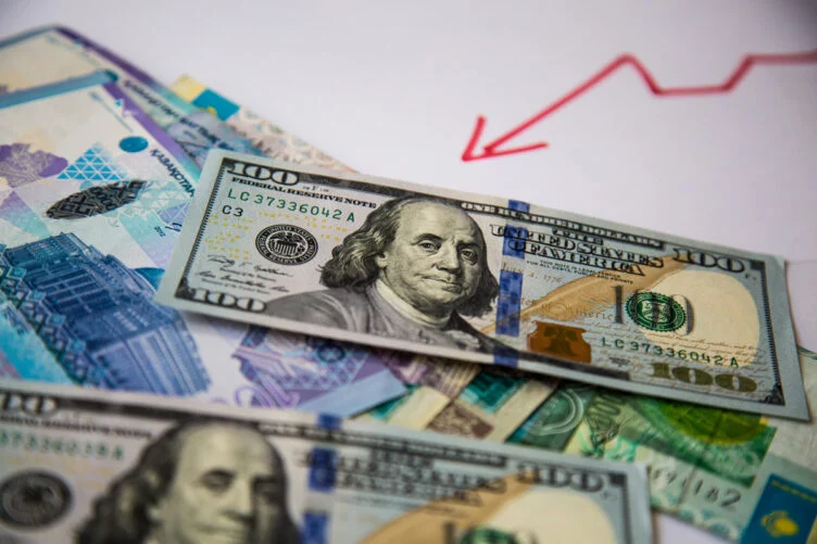 Доллар снова давит на курс тенге - изображение 1