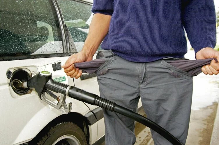 Изображение 1 для Сарапшылар бензин бағасының не себепті қымбаттағанын айтты