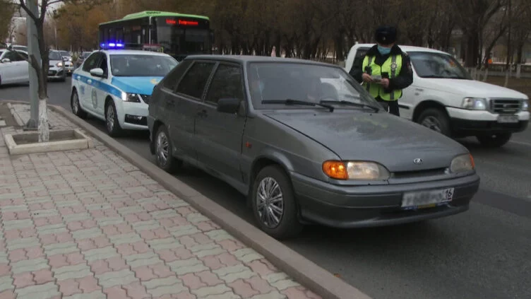Изображение 1 для В Казахстане начали проверять автомобили с российскими номерами