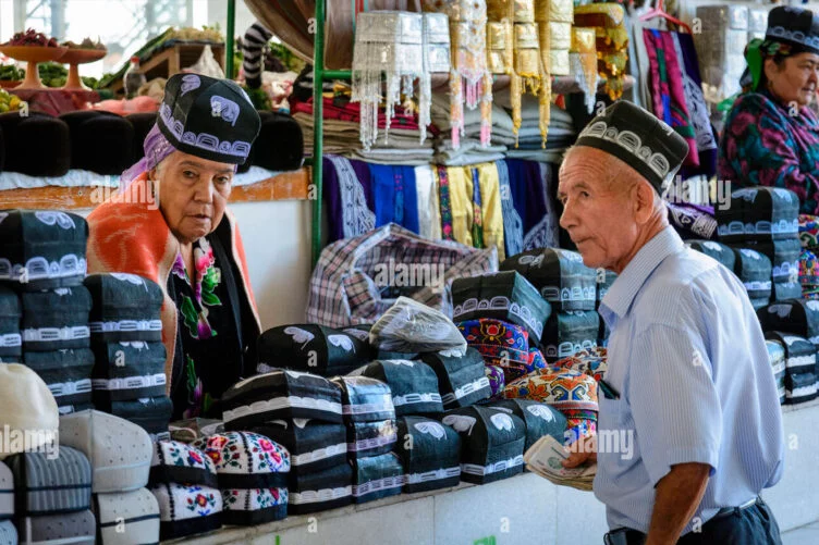 Изображение 1 для Сотрудников министерства культуры Узбекистана обязали носить дуппи на работе