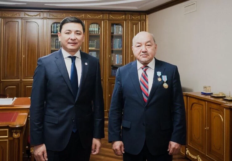 Звание «Қазақстанның Еңбек Ері» присвоили главному онкологу столицы - изображение 1