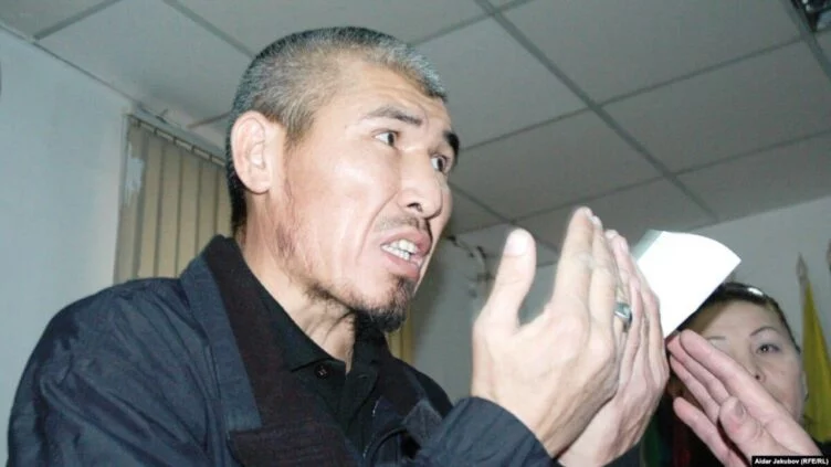 Желідегі кроссрессерлік порно Әйел әртістер жігіттердің бөртпелерін жұлып алады