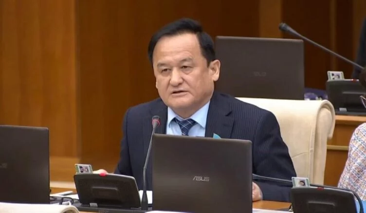 Жоғары сапалы тай секс онлайн Порно күйеуі әйелін басқа еркекпен аңдыды