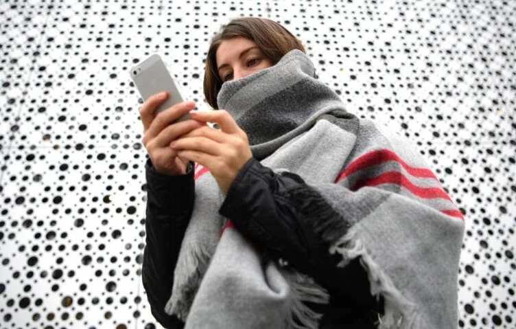 Изображение 4 для В двух регионах доля женщин, имеющих доступ к интернету, преобладает над долей мужчин