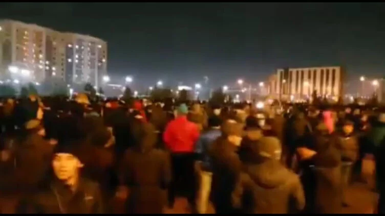 Изображение 1 для В Алматы продолжаются задержания митингующих против повышения цен на газ