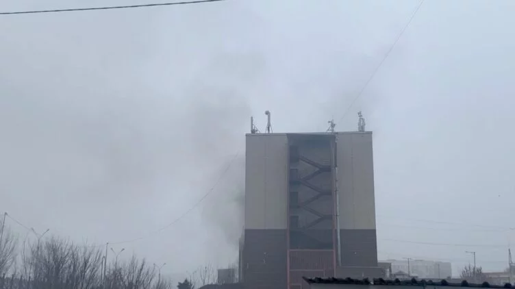 Изображение 1 для В Алматы горит офис партии «Нур Отан»