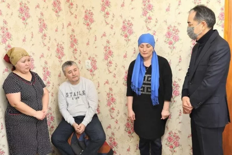 Сағынтаев тәртіпсіздіктер кезінде көз жұмған 4 жасар қыздың отбасына көңіл айтты - изображение 1