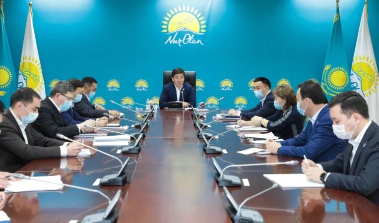 Изображение 1 для Обвинять Назарбаева во всех грехах – это низко, заявил первый зампред правящей партии Nur Otan Бауржан Байбек