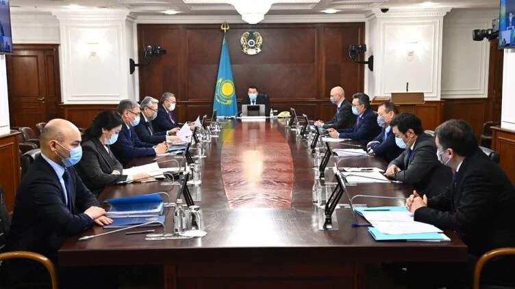 Правительство страны стареет: средний возраст министров составил почти 49 лет - изображение 1