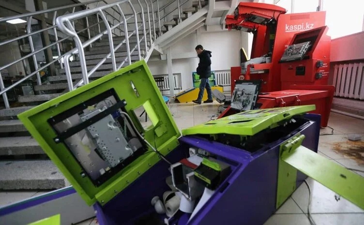 В 2 млрд тенге оценивается предварительный ущерб банкоматов от "январских событий" - изображение 1