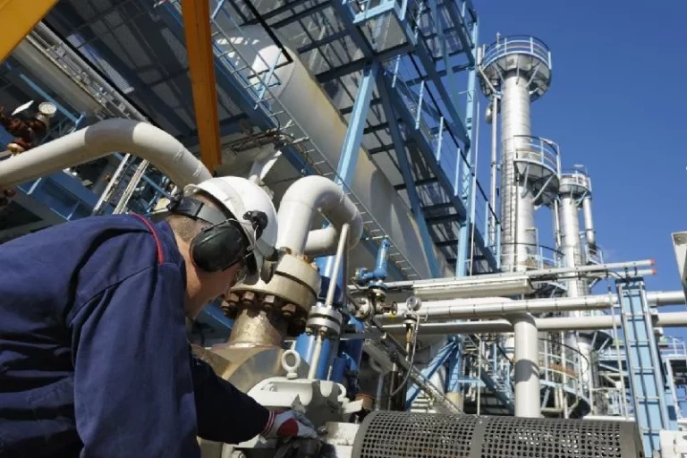 Добыча природного газа, в свою очередь, сокращается второй год подряд - изображение 1