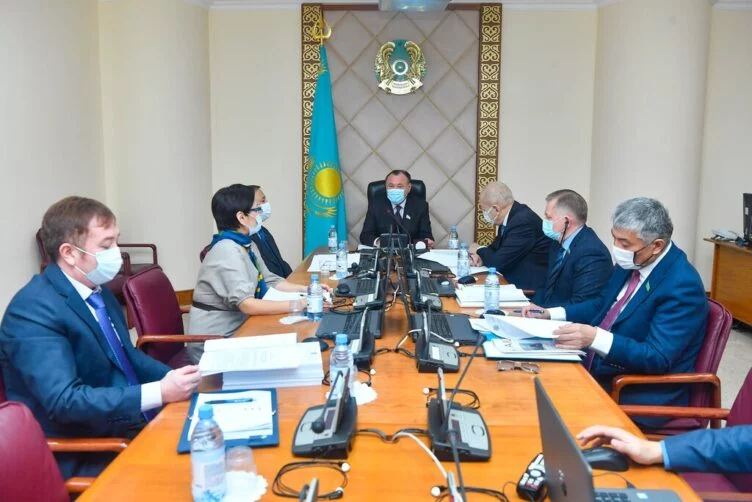 Изображение 1 для Каких прав сенат лишил Елбасы и за что присвоили Масимову гриф «совершенно секретно»?