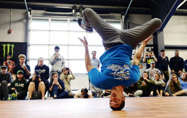 Изображение 1 для Сделать приоритетными видами спорта киберспорт и брэйк-данс предложил Ногаев