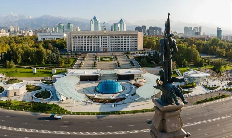 Между гражданами и прошлым акимом Алматы диалог не сложился - изображение 1