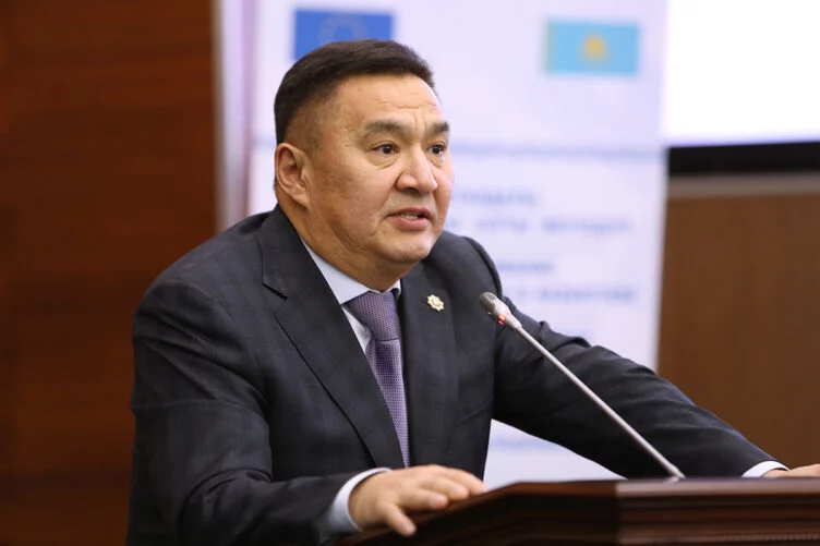 Изображение 1 для Марат Ахметжанов поддержал идею парламентских слушаний по пыткам