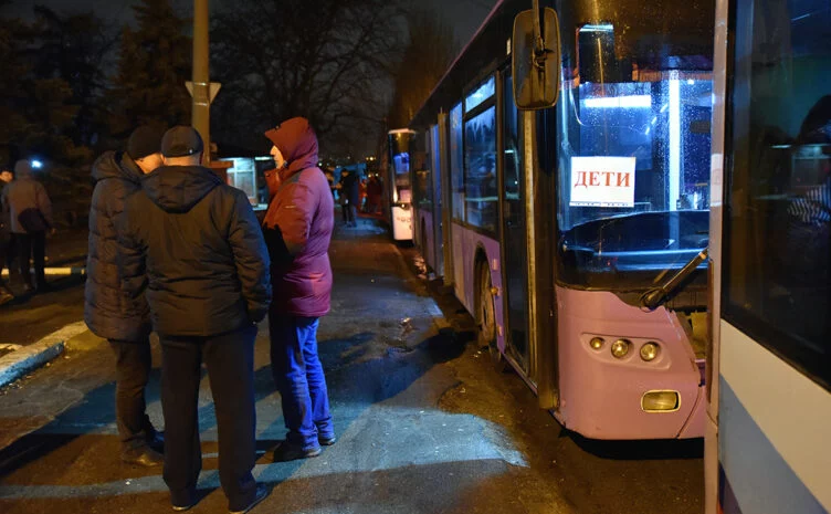 Изображение 1 для Власти непризнанных республик ЛНР и ДНР объявили об эвакуации жителей в Россию