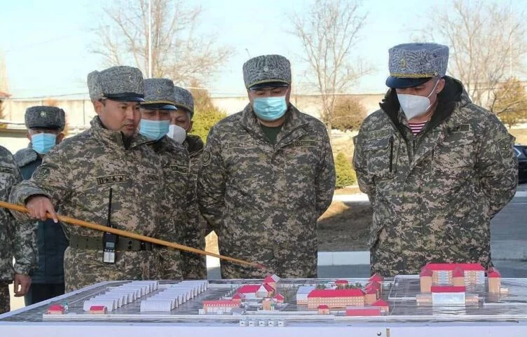 Изображение 1 для Қорғаныс министрі Арыстағы оқ-дәрілердің сақталу жағдайын тексерді