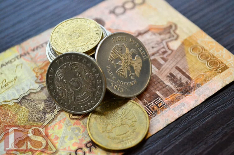 Изображение 1 для Тенге упал, а рубль обновил минимумы