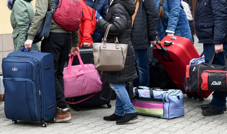 Изображение 1 для Казахстан вывозит своих граждан из Украины через Польшу