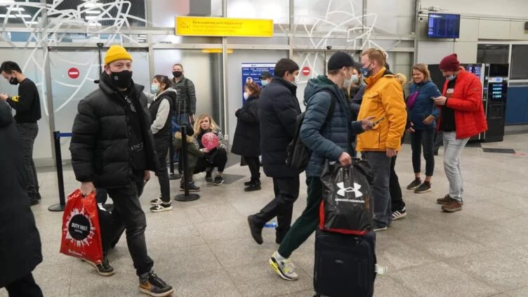 Изображение 1 для В Алматы прибыл первый самолет с эвакуированными из Украины казахстанцами