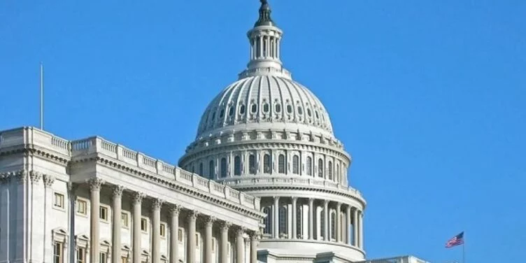 ВБ прекращает все свои программы в России и Белоруссии, а в Конгресс США внесли законопроект о санкциях против «Газпрома», «Роснефти» и RT - изображение 1