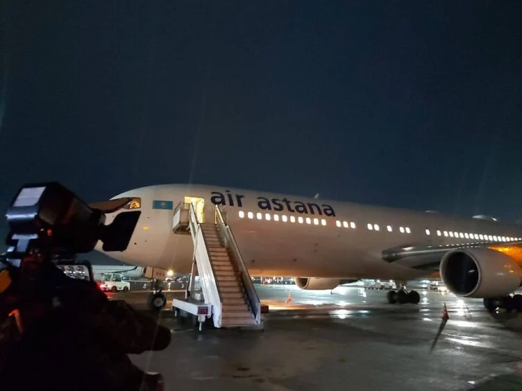 Пятый рейс с казахстанцами вылетел из Украины - изображение 1