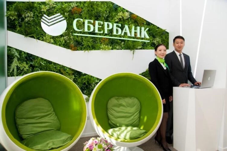 Изображение 1 для В Казахстане ограничат работу карт Сбербанка