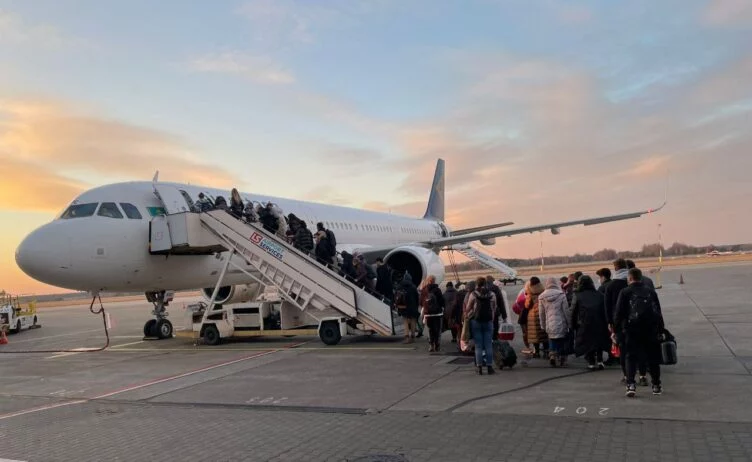 Шестой рейс с казахстанцами вылетел из Украины - изображение 1