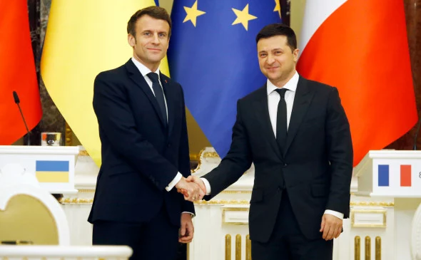 Зеленский обсудил с Макроном мирные переговоры с Россией - изображение 1