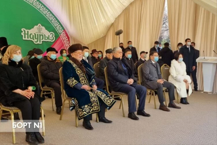 Токаев в Алматы поздравил казахстанцев - изображение 1