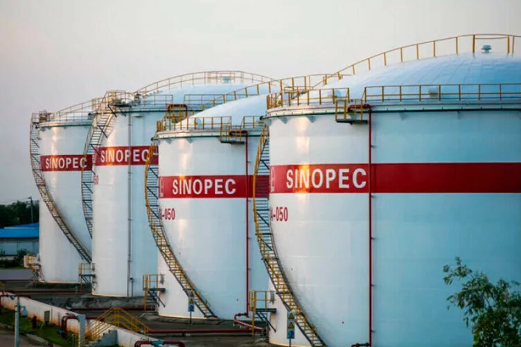 Крупнейшая нефтебазовая компания Китая временно отказалась от сотрудничества с Россией - изображение 1